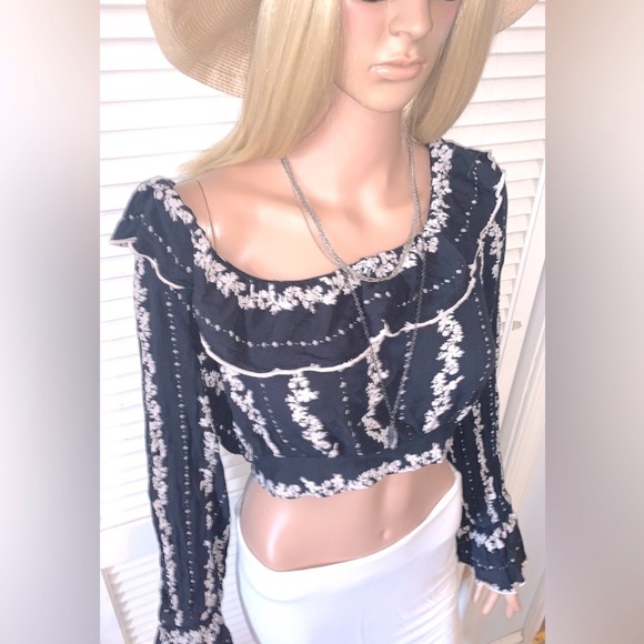 Free People ruffled long sleeve crop blouse Navy Blue and off white Large - Picture 2 of 11
